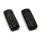 Stiklas juodo granato spalvos stačiakampis su įspausta gėlyte 20x8 mm