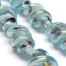 Lampwork stiklas susuktas žydras perlamutrinis 25x15 mm