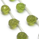 Facetuotas stiklas žalias lašiuko formos 8 mm