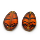 Rudas margintas stiklo karoliukas matiniais kraštais lašelio formos 18x12 mm