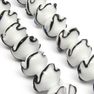Lampwork gėlytė baltos spalvos 14 mm