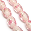Lampwork karoliukas su sidabro folija ir gėlyte šviesiai rožinės spalvos 16x10 mm