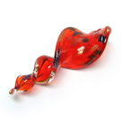 Raudonas lampwork stiklo pakabukas - spiralė 65x25 mm