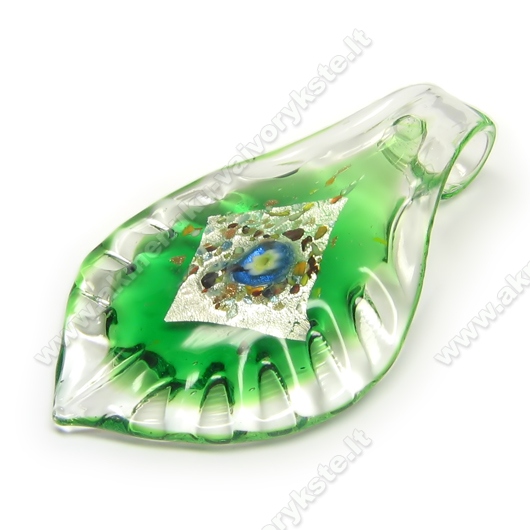 Lapo formos stiklinis pakabukas su folija žalias 67x39 mm